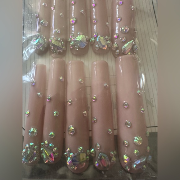 Press on nails - Picture 2 of 2